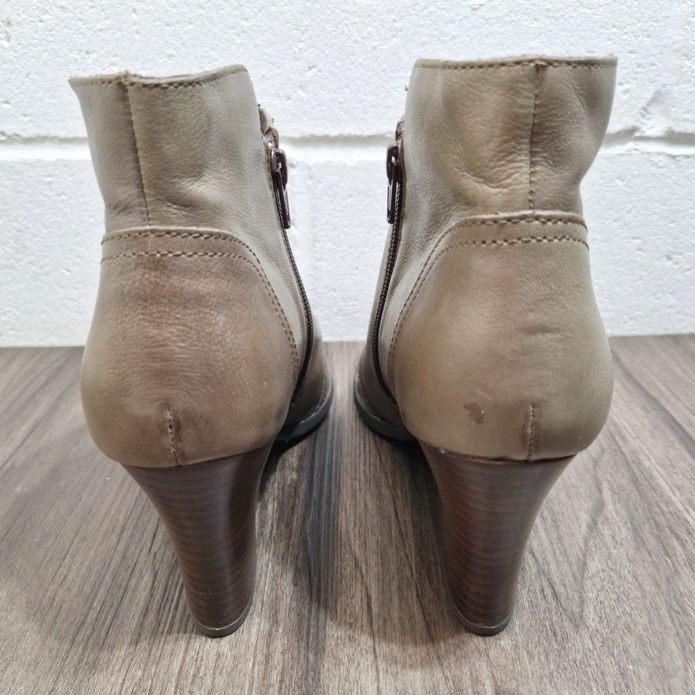 Born Women's Size 9.5M Taupe Leather Ankle Booties Side Zip Block Heel D08922 - Picture 3 of 7